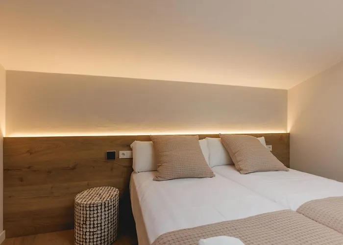 Апартаменти Bravissimo Cort Reial Duplex, Spacious With 3 Bedrooms *