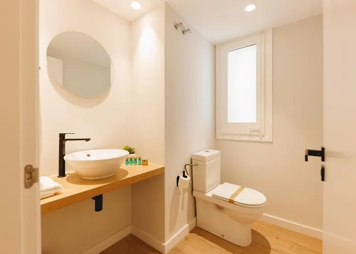 Апартаменти Bravissimo Cort Reial Duplex, Spacious With 3 Bedrooms *