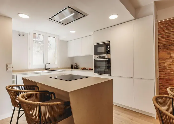 Апартаменти Bravissimo Cort Reial Duplex, Spacious With 3 Bedrooms *