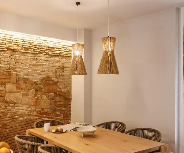 Апартаменти Bravissimo Cort Reial Duplex, Spacious With 3 Bedrooms Жерона