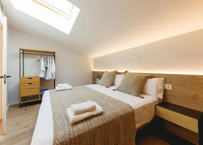 Апартаменти Bravissimo Cort Reial Duplex, Spacious With 3 Bedrooms Жерона