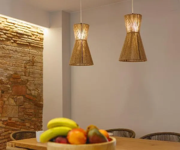 Апартаменты Bravissimo Cort Reial Duplex, Spacious With 3 Bedrooms Жирона