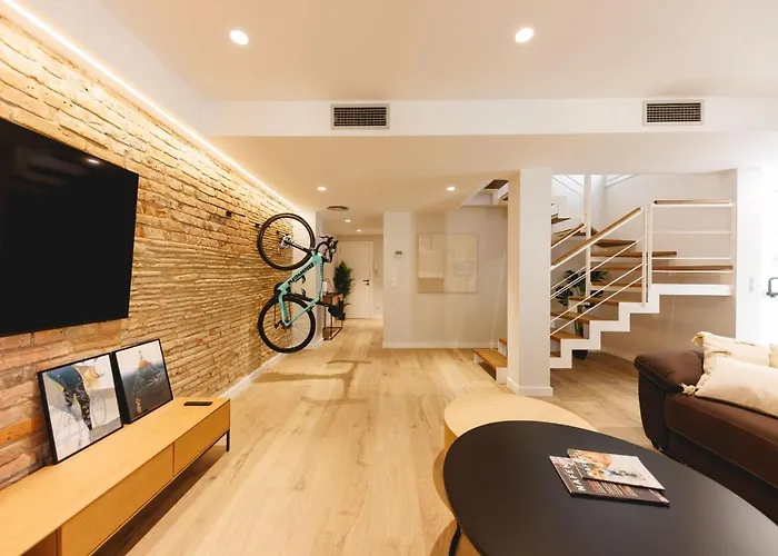 Апартаменты Bravissimo Cort Reial Duplex, Spacious With 3 Bedrooms *