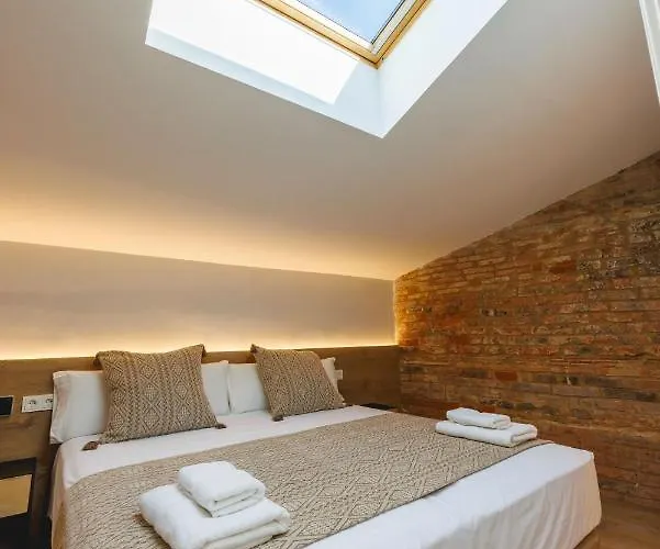 Апартаменты Bravissimo Cort Reial Duplex, Spacious With 3 Bedrooms